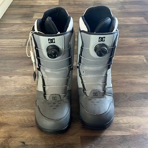 DC Snowboarding Boots
